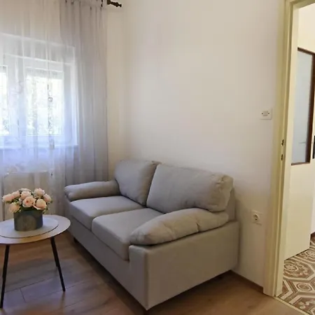 Schoene In Mit Kleiner Terrasse Appartement *