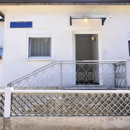Appartement Schoene In Mit Kleiner Terrasse