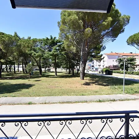 Schoene In Mit Kleiner Terrasse Appartement