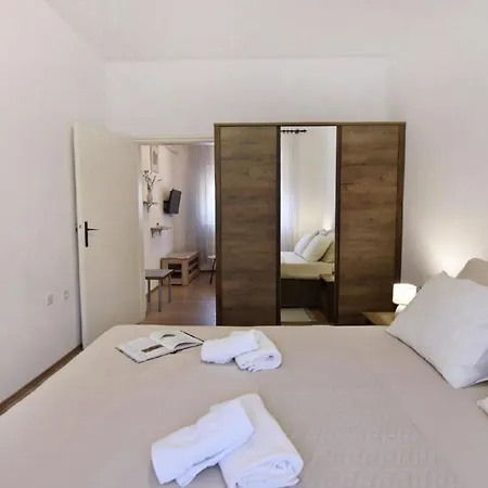 Appartement Schoene In Mit Kleiner Terrasse Umag