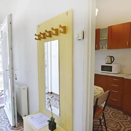 Schoene In Mit Kleiner Terrasse Апартаменты Умаг